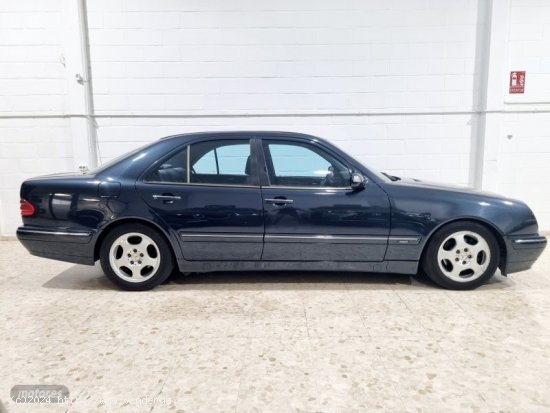 Mercedes Clase E 320 cdi de 2002 con 250.000 Km por 4.500 EUR. en Sevilla