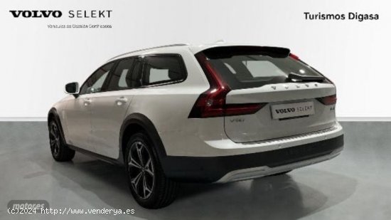 Volvo V 90 V90 CROSS COUNTRY PRO, B4 AWD MILD HYBRID (DIESEL) CON TECHO PANORAMICO. de 2021 con 24.7