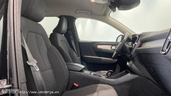 Volvo XC40 1.5 T2 MOMENTUM CORE AUTO 129 5P de 2021 con 60.000 Km por 26.900 EUR. en Lleida