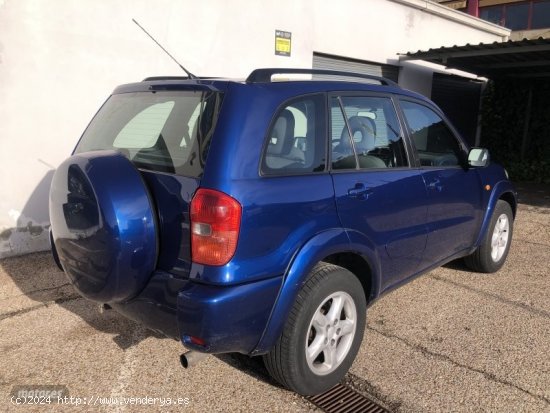 Toyota RAV 4 2.0 i AUTOMATICO de 2003 con 122.000 Km por 9.500 EUR. en Sevilla