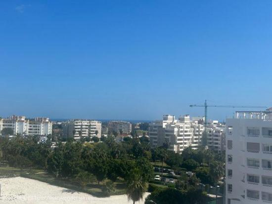 Amplio ático recien reformado con vistas al mar en Nueva Andalucía, Marbella - MALAGA