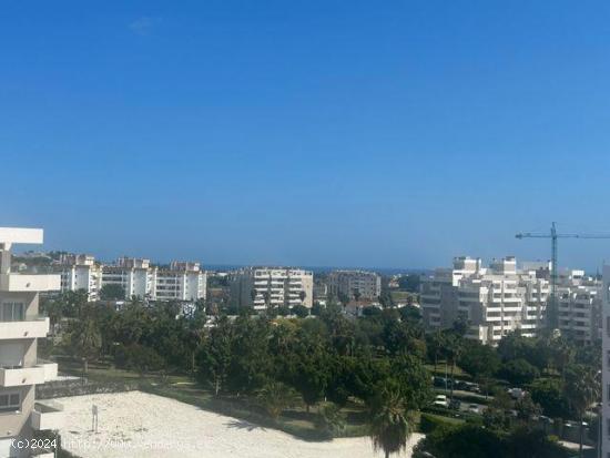 Amplio ático recien reformado con vistas al mar en Nueva Andalucía, Marbella - MALAGA