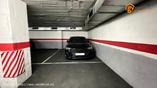  PLAZA PARA COCHE GRANDE Y MOTO - BARCELONA 