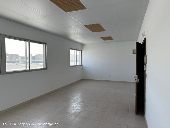  Se vende oficina de 38 metros en Polígono San Cristóbal - VALLADOLID 