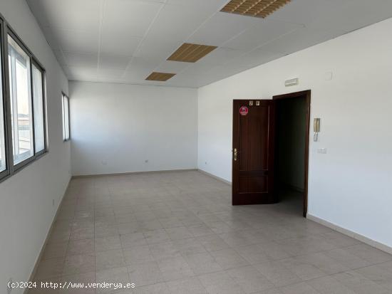 Se vende oficina de 38 metros en Polígono San Cristóbal - VALLADOLID