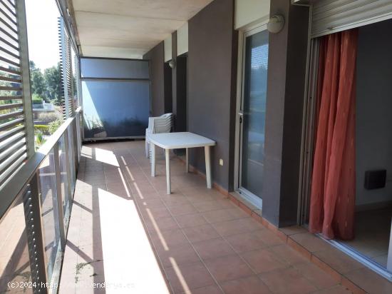 APARTAMENTO DE 2 DORMITORIOS CON A.A., PARKING Y TRASTERO. ED. PARADISE VILLAGE B. - TARRAGONA