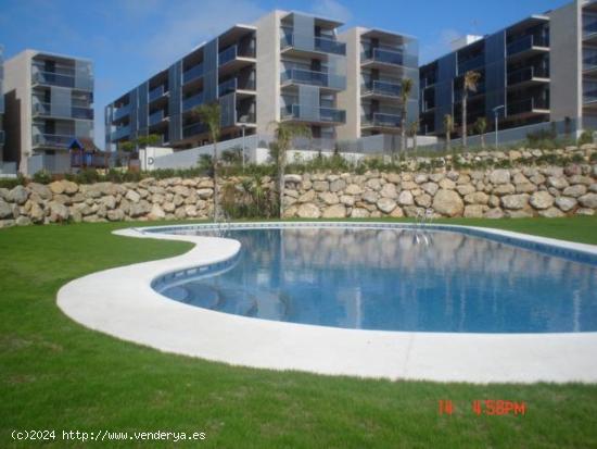 APARTAMENTO DE 2 DORMITORIOS CON A.A., PARKING Y TRASTERO. ED. PARADISE VILLAGE. - TARRAGONA