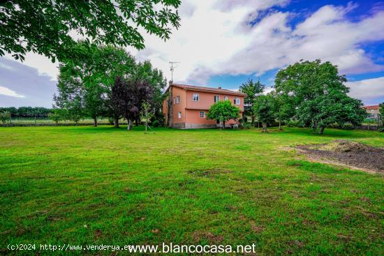 CASA con TERRENO a 4,5 KM DE CARBALLO - A CORUÑA