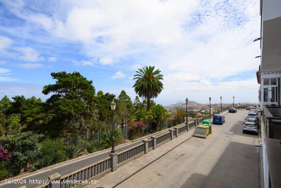 UNA GRAN CASA CON BALCÓN HACÍA EL ATLÁNTICO - LAS PALMAS