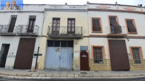  Casa de pueblo en Avda. Pais Valencia 24. en estado de origen.  Amplio bajo para garaje. - VALENCIA 