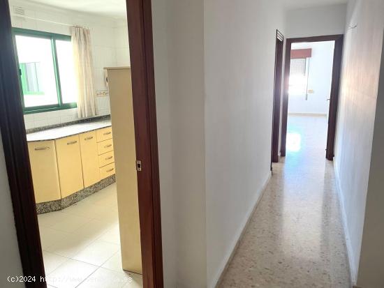 Piso de 3 dormitorios y 2 baños en la Soledad - CADIZ