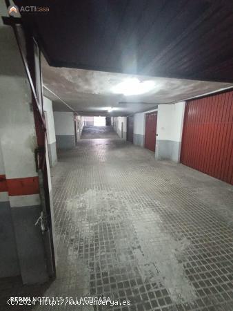 VENTA DE PLAZA DE GARAJE Y TRASTERO - CACERES