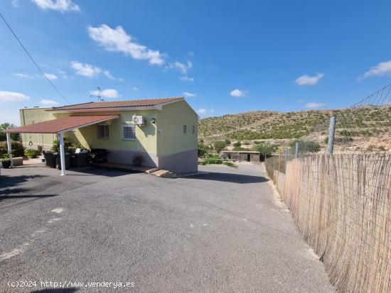 CHALET CON PISCINA EN EL MORALET - ALICANTE