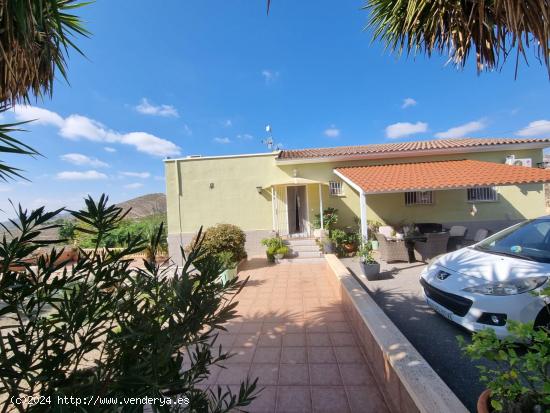 CHALET CON PISCINA EN EL MORALET - ALICANTE