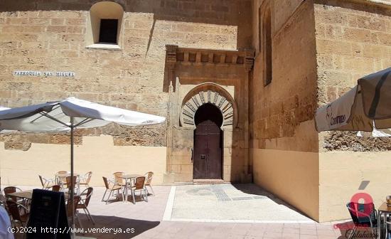 INMUEBLE DE 95 METROS EN LA PLAZA DE SAN MIGUEL - CENTRO DE CÓRDOBA - CORDOBA