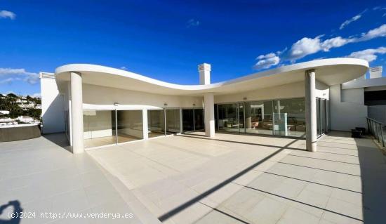 LLAVE EN MANO. ÁTICO MARIPOSA CON ENORME TERRAZA, ORIENTACIÓN SUROESTE Y VISTAS PANORÁMICAS AL MA