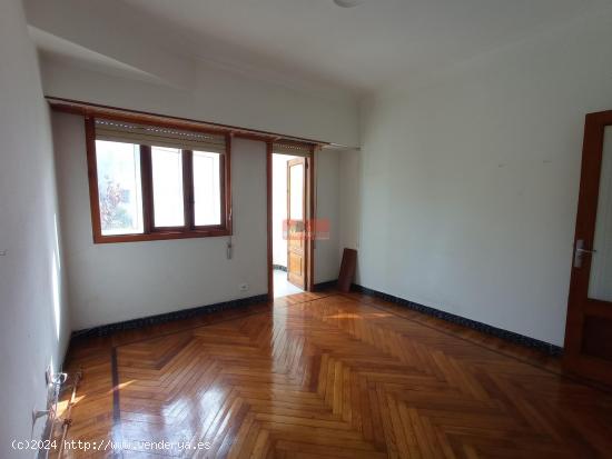 IDEAL INVERSORES!! SE VENDE PISO PARA REFORMAR CON ASCENSOR AL LADO CALLE TUI!! - LUGO