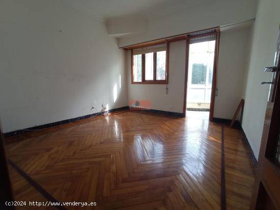 IDEAL INVERSORES!! SE VENDE PISO PARA REFORMAR CON ASCENSOR AL LADO CALLE TUI!! - LUGO