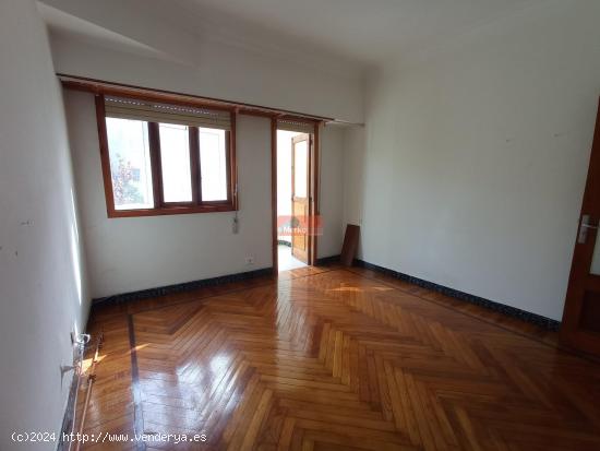 IDEAL INVERSORES!! SE VENDE PISO PARA REFORMAR CON ASCENSOR AL LADO CALLE TUI!! - LUGO