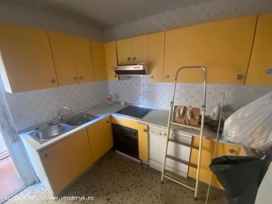 Inmobiliaria FinVall vende amplio piso para reformar en la calle Leopoldo Cano - VALLADOLID