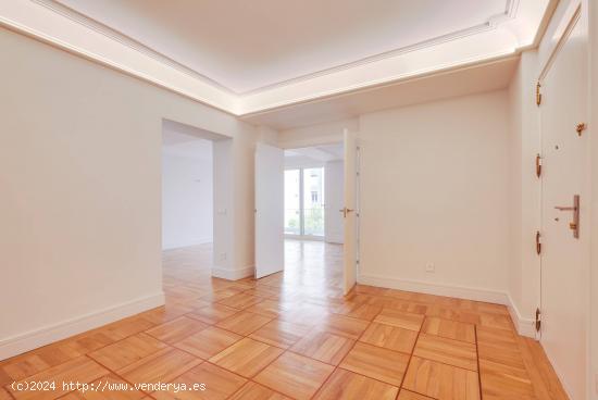 Espacio y mucha luz en este increible piso a la venta en el Barrio de Chamartin. - MADRID