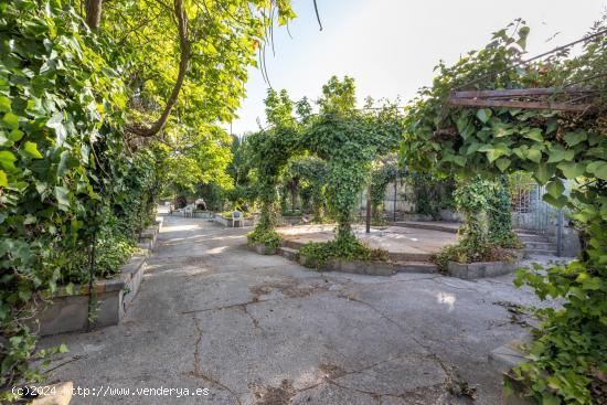 Terreno urbanizable, actualmente hay un restaurante. - GRANADA