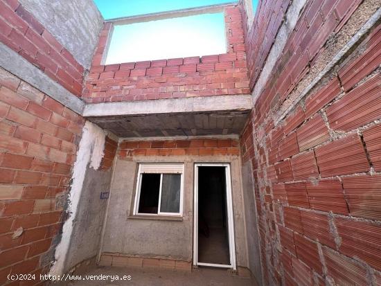 Se vende terreno con dos viviendas nuevas en Miranda - MURCIA