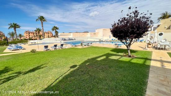 Apartamento con terraza orientada al sureste. 2 dormitorios, 2 baños, piscinas y jardines - ALMERIA