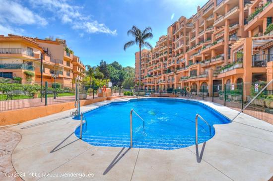 BONITO APARTAMENTO DE DOS HABITACIONES EN TORREBLANCA BAJA CON PISCINA Y PARKING - MALAGA