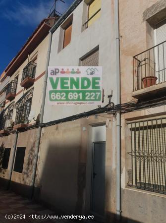 CASA DE PUEBLO DE 3 PLANTAS - ALICANTE