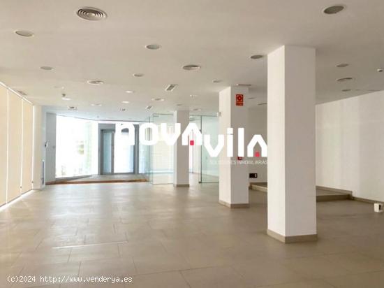  Gran local comercial de 224m2 - BARCELONA 