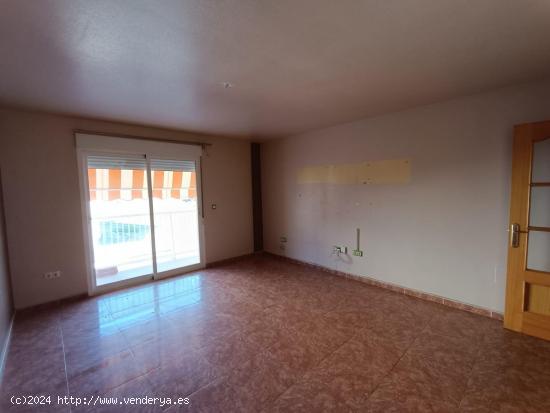 OPORTUNIDAD, SE VENDE ESTUPENDO PISO EN CALLE LA RIOJA - MURCIA