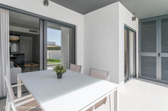 A POCOS METROS DE LA PLAYA DE LA MATA!! 2 DORMITORIOS Y 2 BAÑOS CON TERRAZA DE 17M2!! - ALICANTE