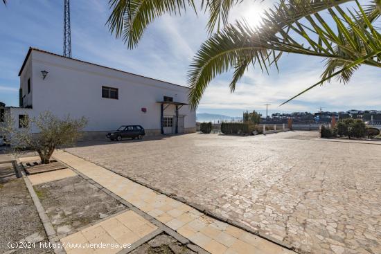 ¡¡ESTUPENDA FINCA RUSTICA PARA EXPLOTACION INDUSTRIAL CON GRAN CASA!! - GRANADA