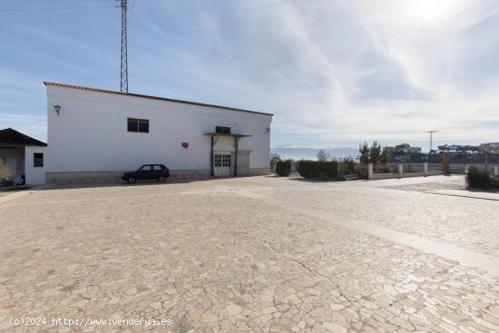 ¡¡ESTUPENDA FINCA RUSTICA PARA EXPLOTACION INDUSTRIAL CON GRAN CASA!! - GRANADA