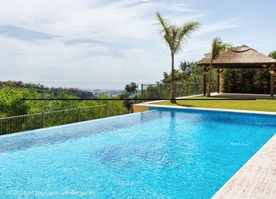 BONITA VILLA CLÁSICA CON VISTAS AL MAR EN ZONA DE GOLF - MALAGA