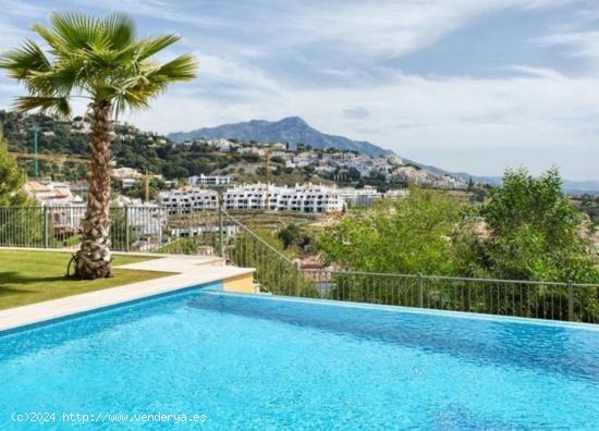 BONITA VILLA CLÁSICA CON VISTAS AL MAR EN ZONA DE GOLF - MALAGA