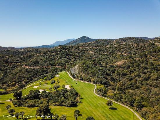 NUEVA VILLA CONTEMPORÁNEA EN UN ENTORNO NATURAL CON VISTAS AL GOLF Y MONTAÑA - MALAGA