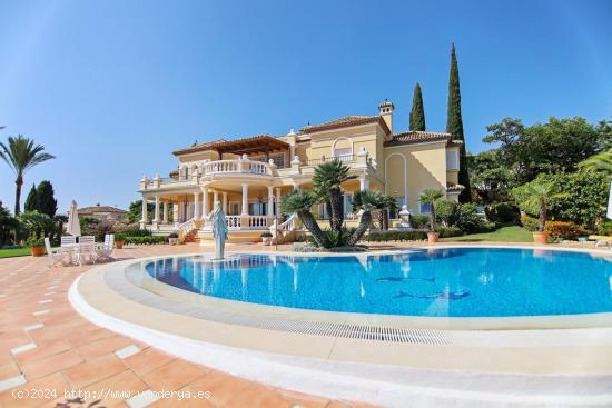 VILLA EN EL PARAISO - MALAGA