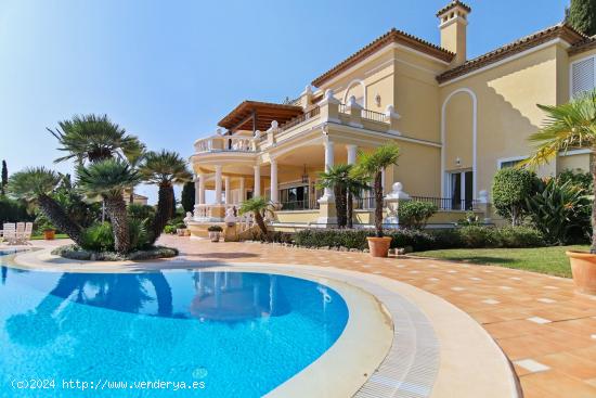 VILLA EN EL PARAISO - MALAGA