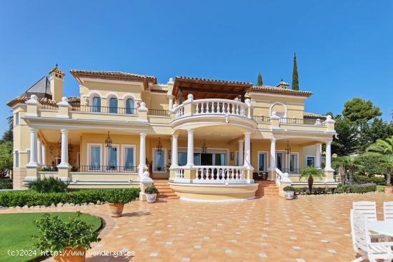 VILLA EN EL PARAISO - MALAGA