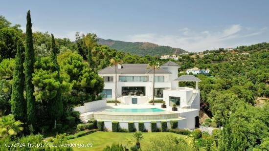 VILLA DE LUJO EN LA ZAGALETA - MALAGA