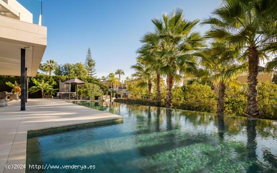 VILLA A ESTRENAR CON VISTAS A LA MONTAÑA  - MARBELLA - MALAGA