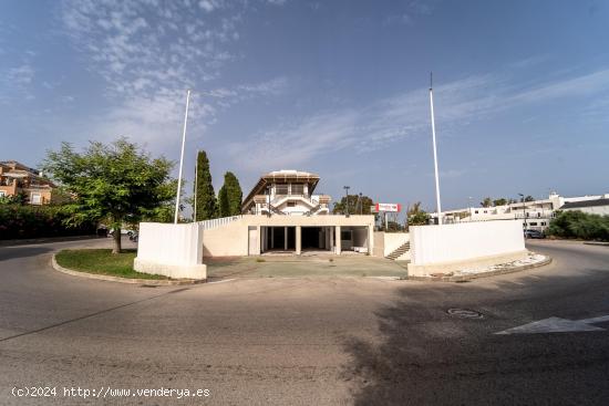 AMPLIO LOCAL COMERCIAL - GUADALMINA ALTA - MALAGA