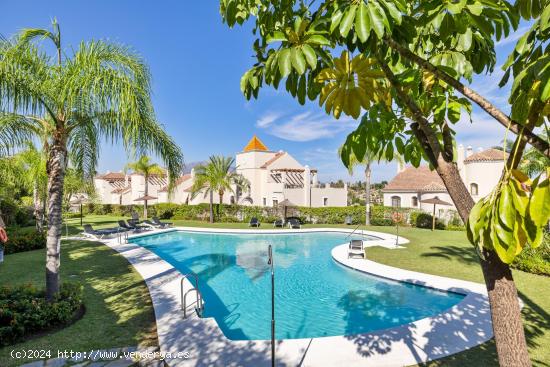  ESTUPENDA CASA ADOSADA EN ESTEPONA - MALAGA 