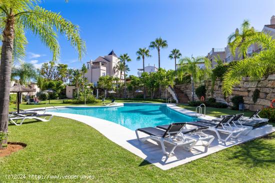 ESTUPENDA CASA ADOSADA EN ESTEPONA - MALAGA