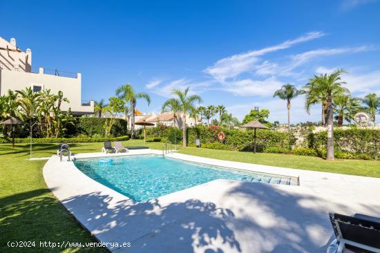 ESTUPENDA CASA ADOSADA EN ESTEPONA - MALAGA