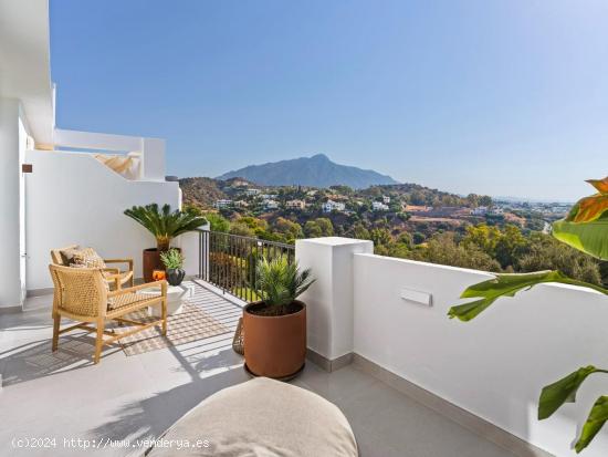 CASA ADOSADA REFORMADA EN LA QUINTA - MARBELLA - MALAGA