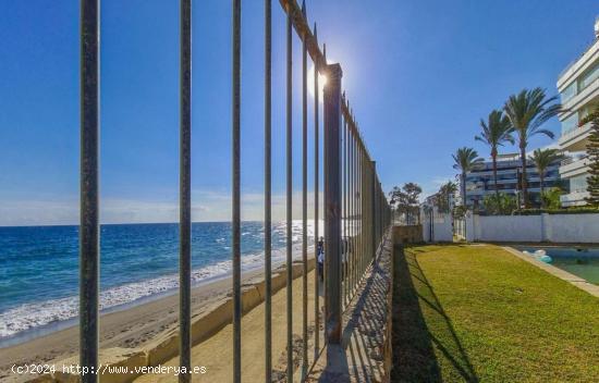 VILLA JUNTO A LA PLAYA - MARBELLA - MALAGA