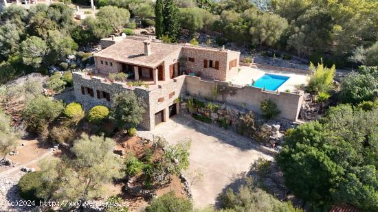  Finca con piscina con vistas despejadas en zona exclusiva - BALEARES 